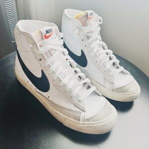 NIKE  Blazer Mid 77 White Leather CZ1055-100. Sz 8.5